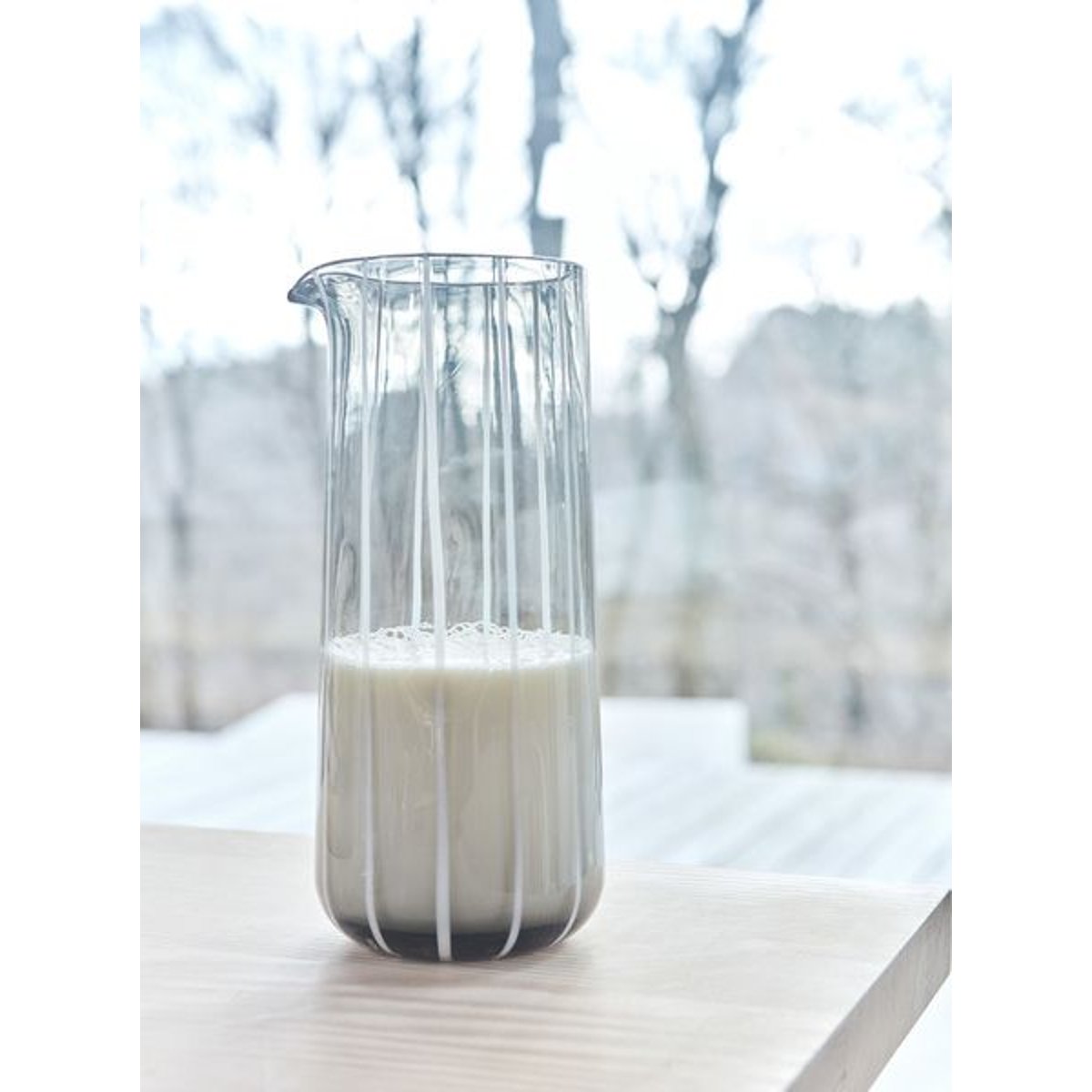 Carafe à eau en verre à rayures LIVING gris, OYOY LIVING DESIGN