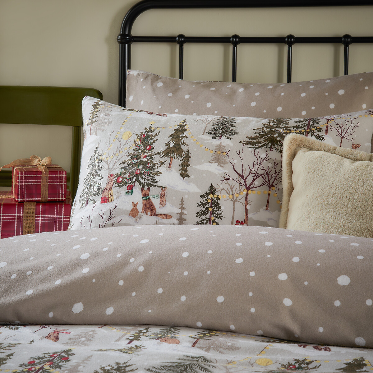Forest Festivities Printed Duvet Cover and Pillowcase Set natural, FURN.