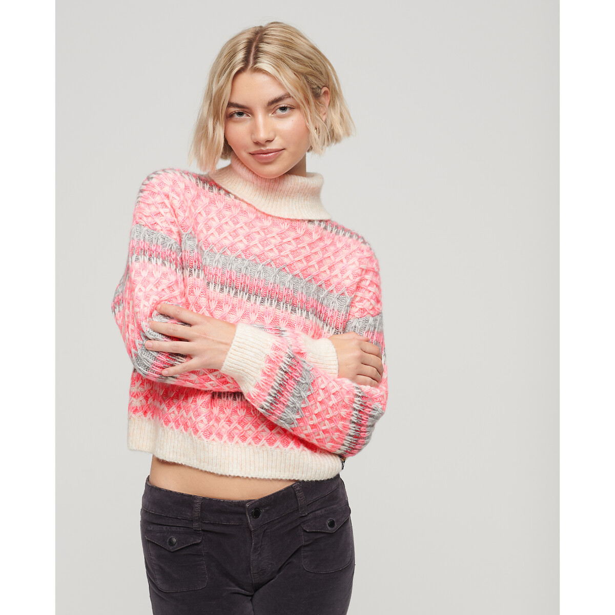 Pull col roulé crop à motifs graphiques ecru/rose, SUPERDRY