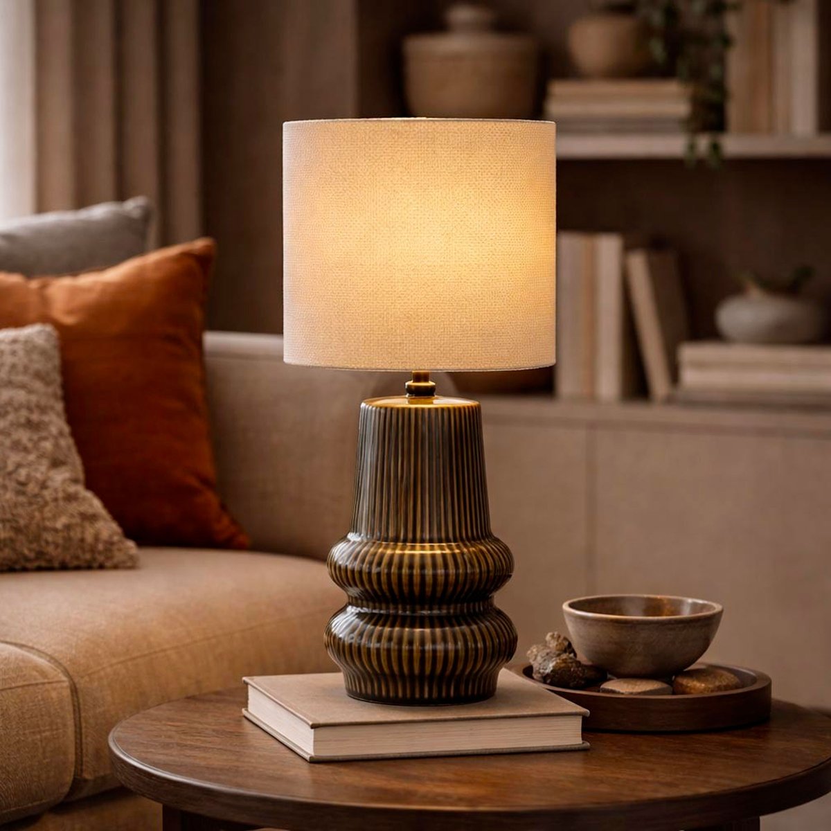 Lampe à poser en céramique verte et abat-jour beige 20x20x41.5cm vert, VERSA