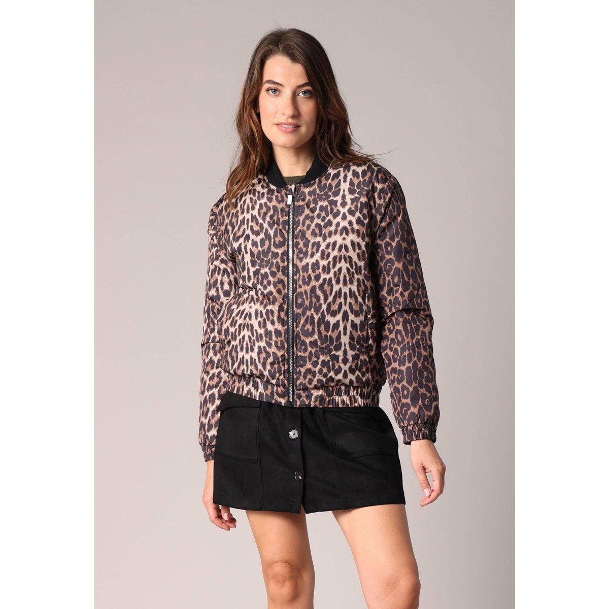Veste bomber à imprimé léopard avec finitions côtelées et zip sur le devant
 YELOWA black, DEELUXE
