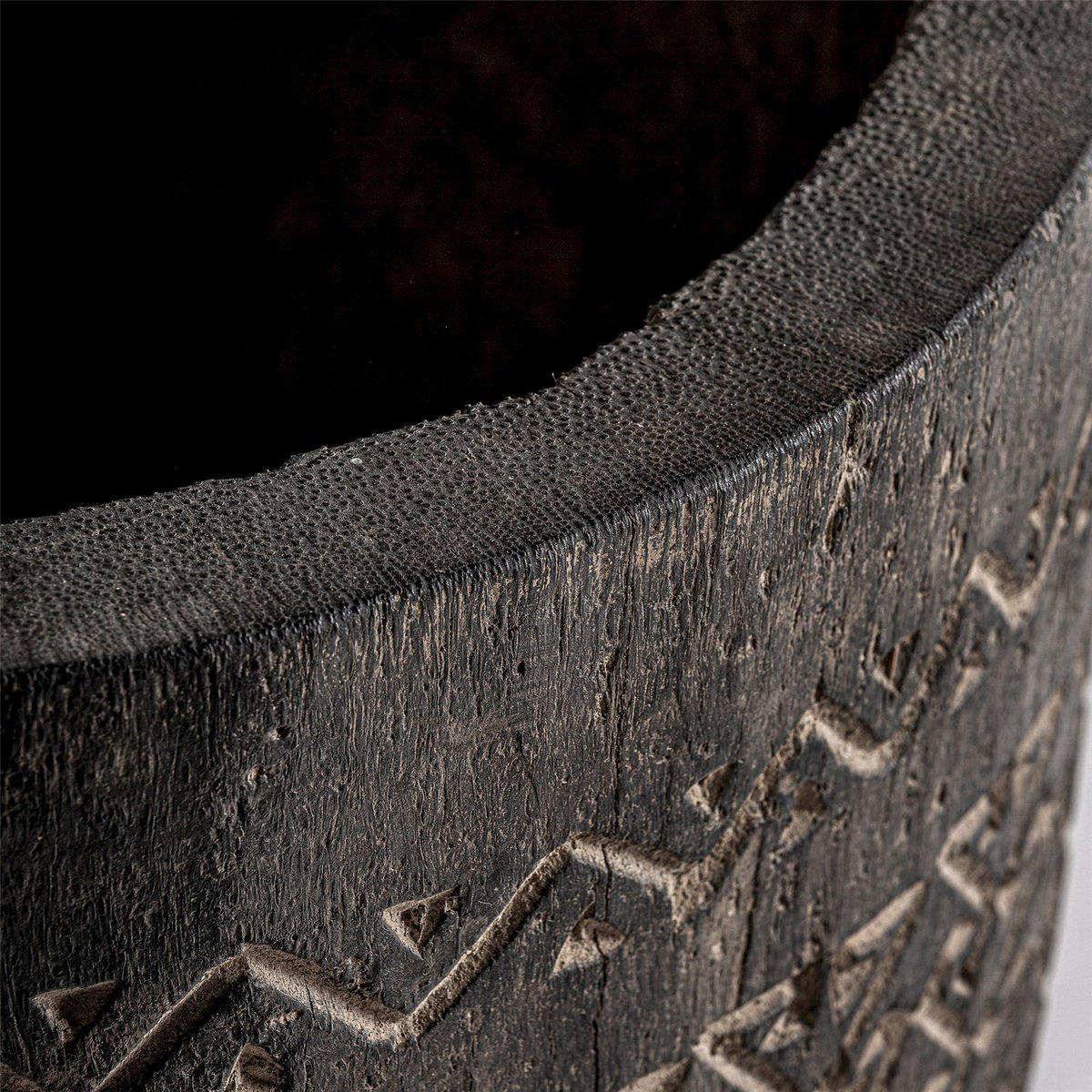 Vase en bois de palmier sculpté S.NANTUA marron foncé patiné, RECOLLECTION