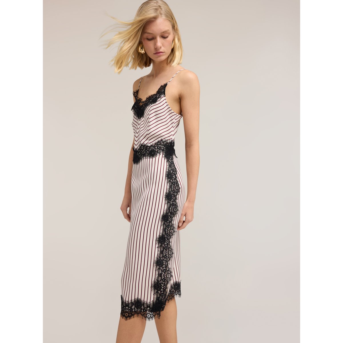 Robe fourreau avec inserts en dentelle noir, MOTIVI