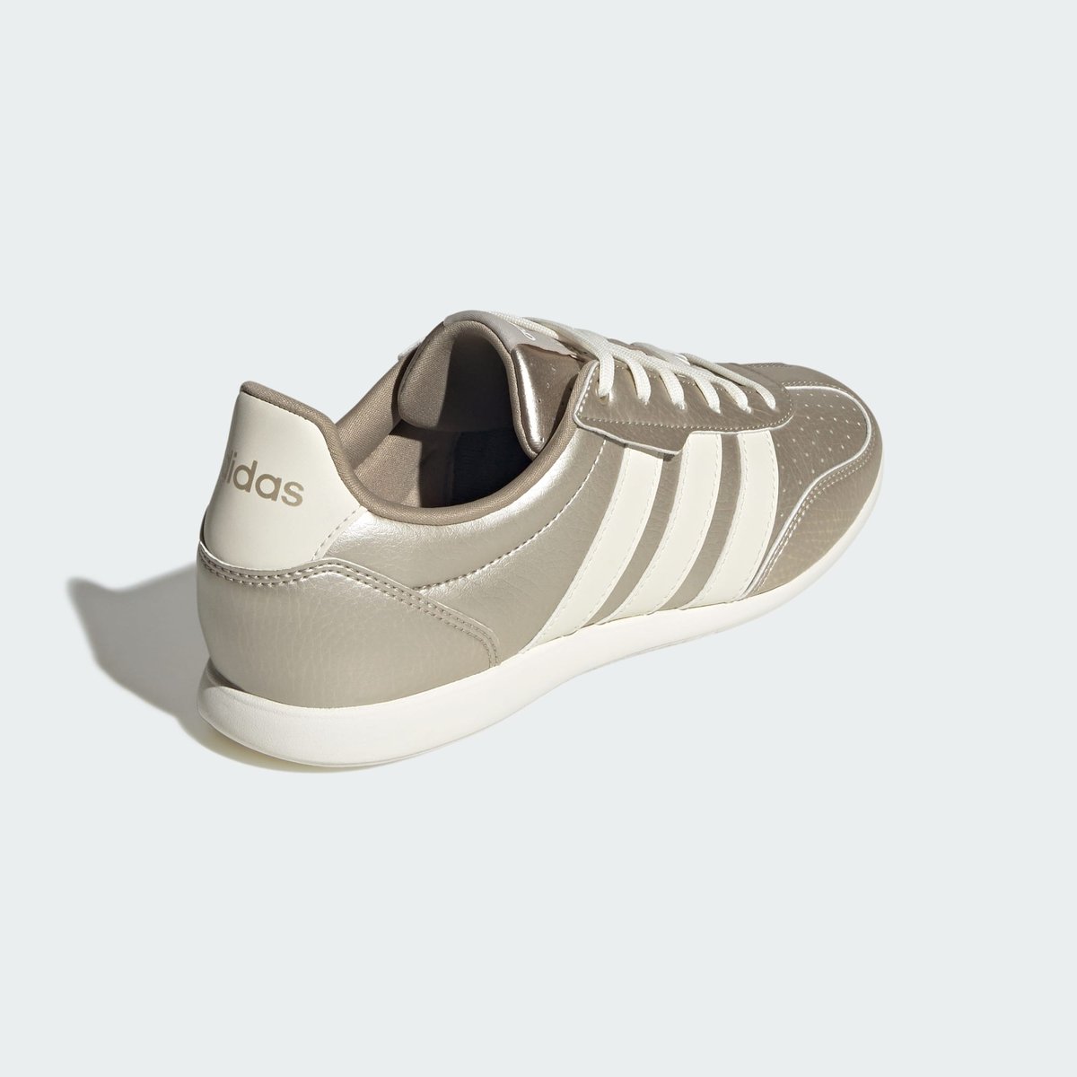 Chaussure Barreda Lo Chaussure Barreda Lo cyber metallic / off white / beige, ADIDAS SPORTSWEAR