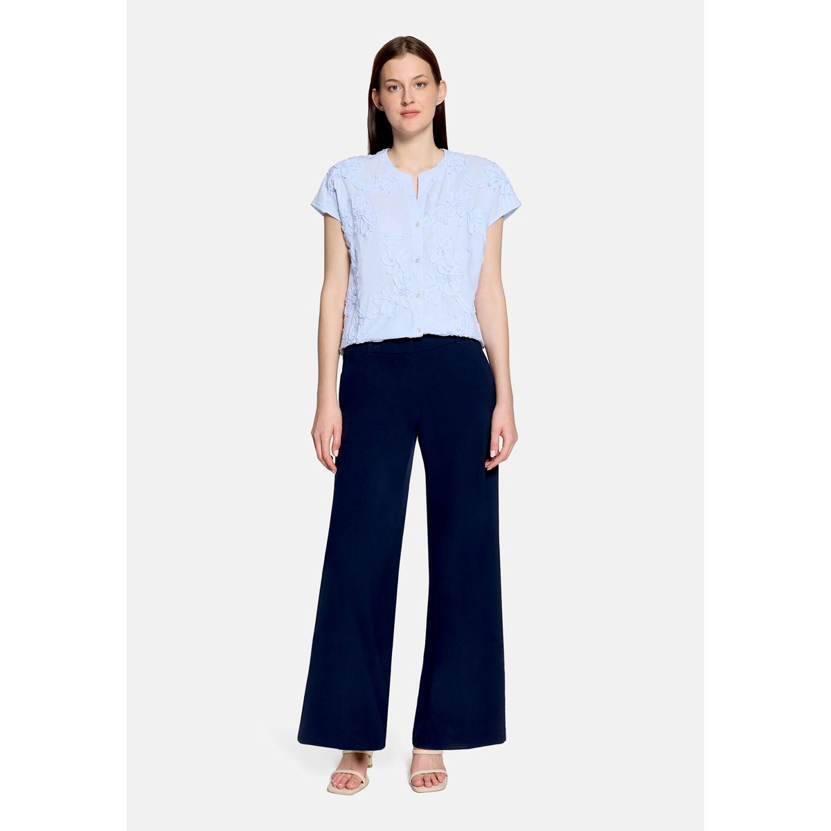Chemisier à broderies blanc/bleu, BETTY & CO