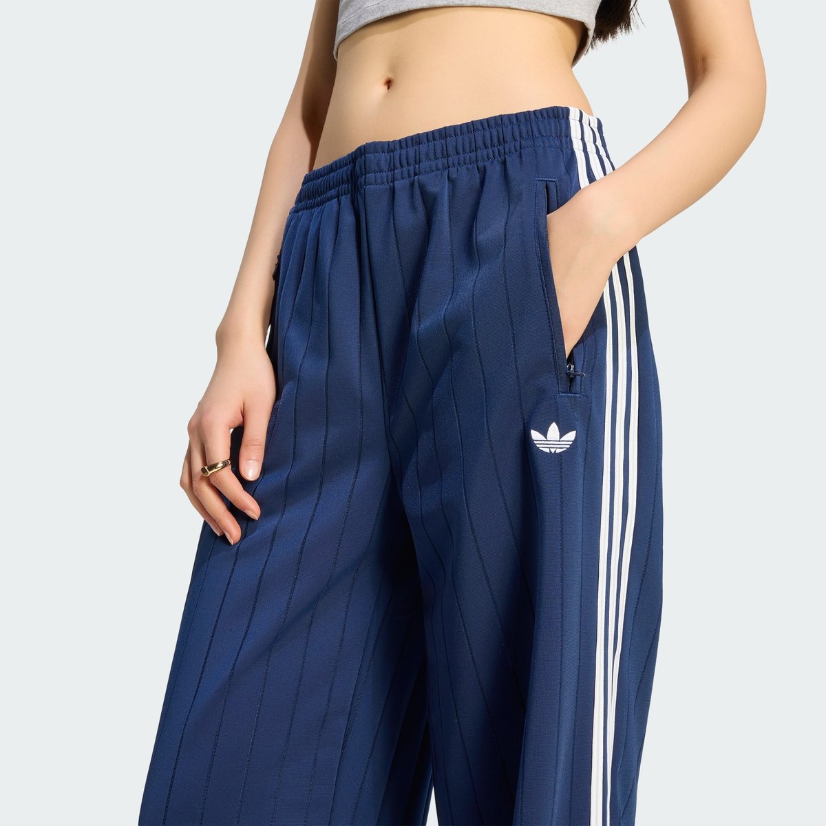 Pantalon De Survêtement Ample Fines Rayures Firebird Pantalon De Survêtement Ample Fines Rayures Firebird night indigo / white / grey two, adidas Originals