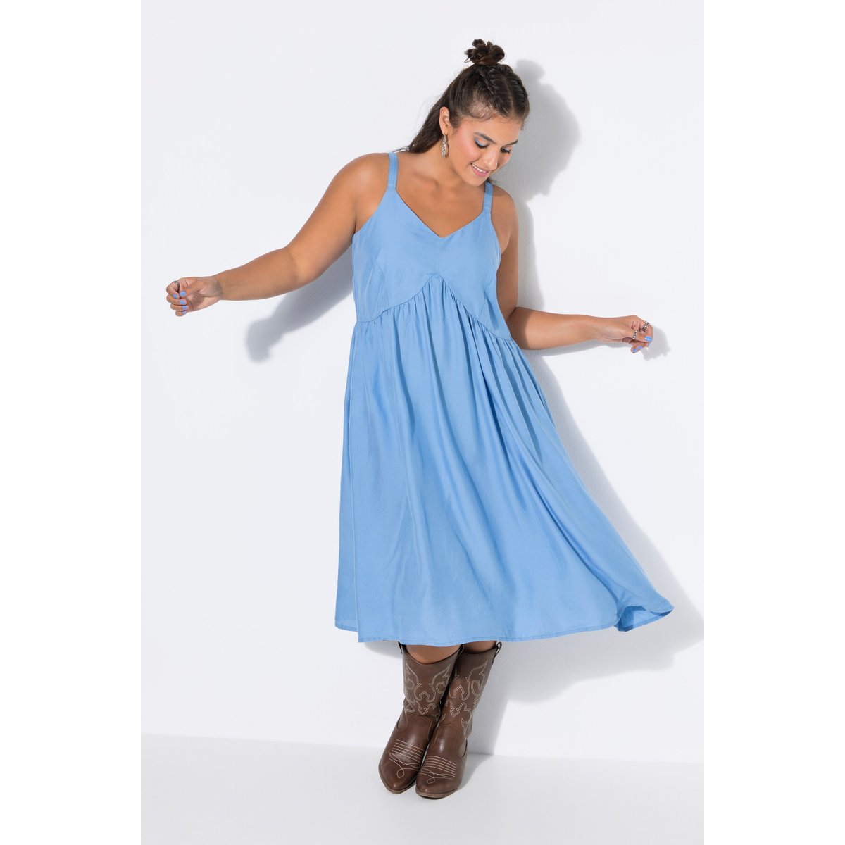 Robe longue évasée sans manches bleu clair, STUDIO UNTOLD