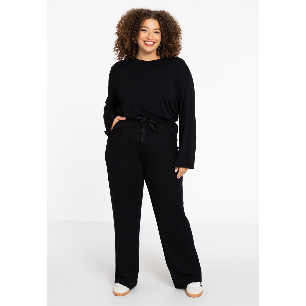 Pantalon avec fermeture à cordon noir, YOEK