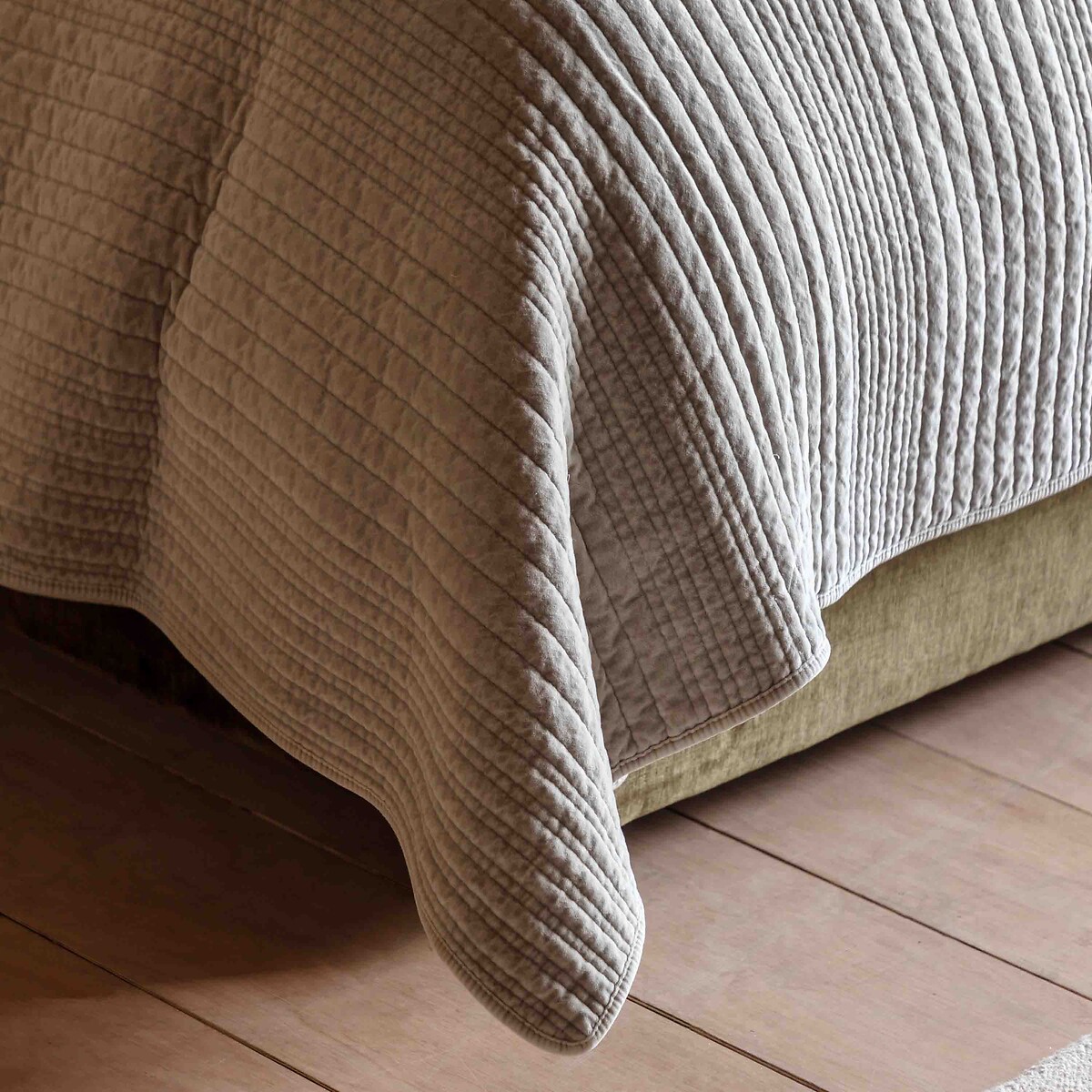 Cotton Velvet Stitched Bedspread taupe, ÉDITÉ