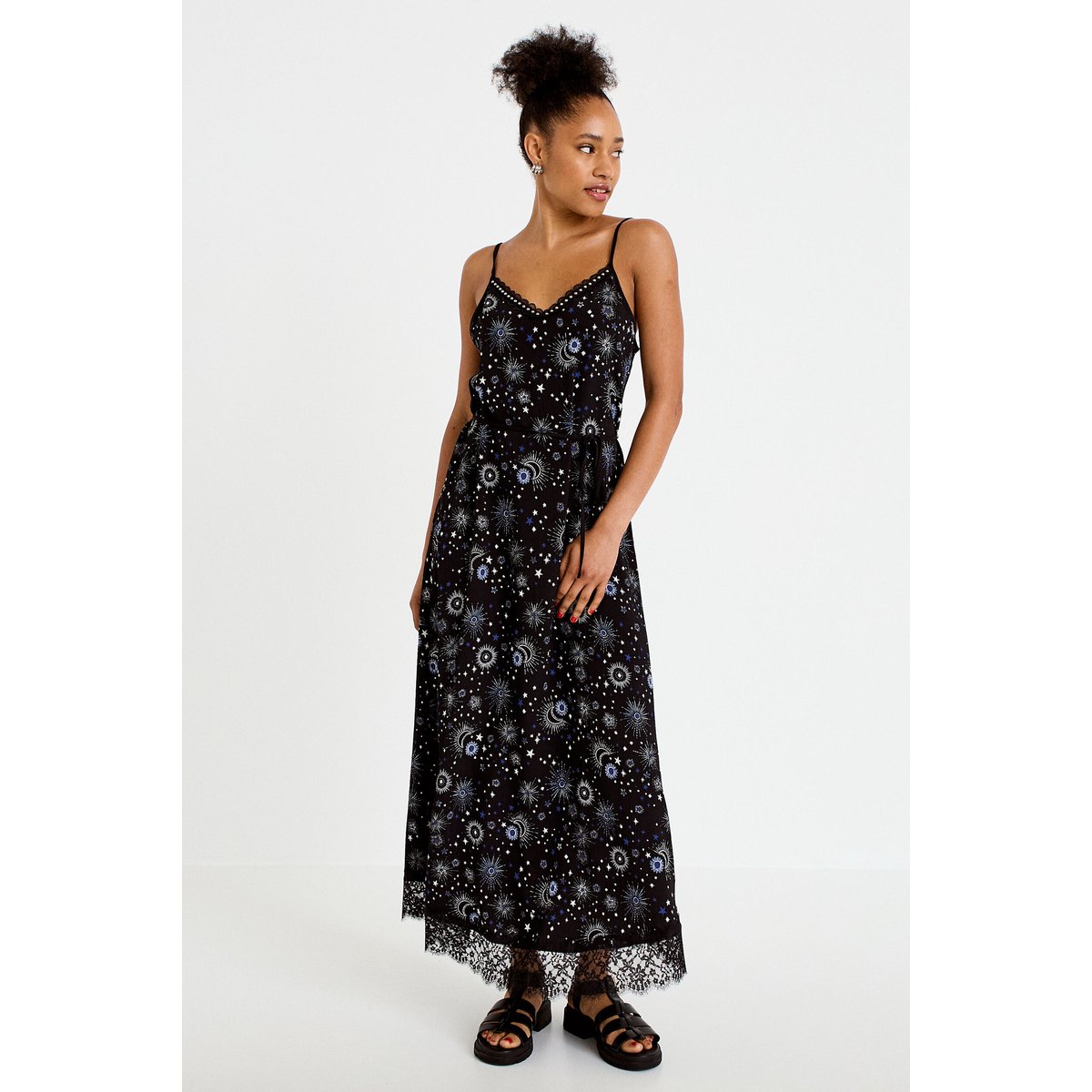 Robe longue évasée col v dentelle noir, CACHE CACHE