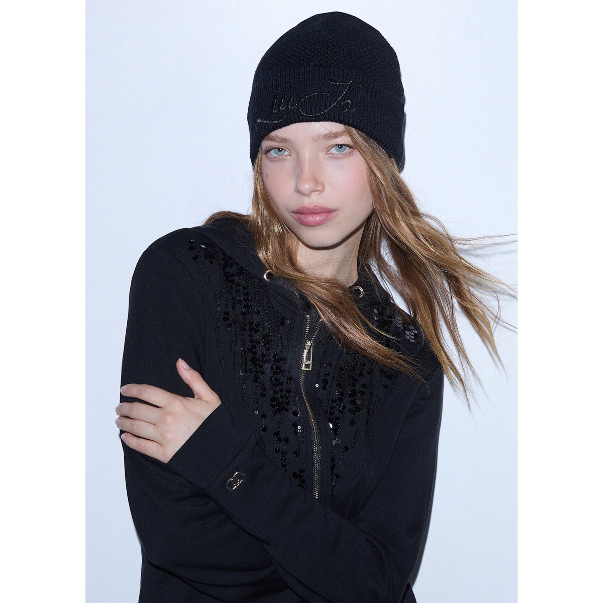 Bonnet en maille avec logo noir, LIU JO