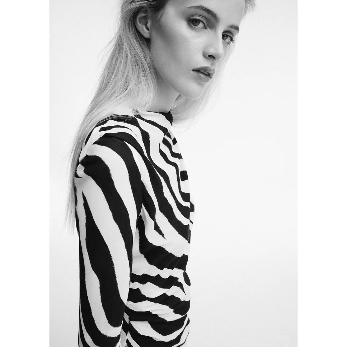 Robe zèbre manches évasées noir, MANGO
