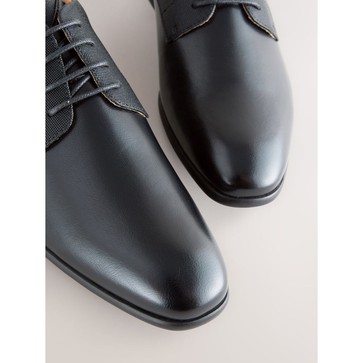 Derbys noir, NEXT
