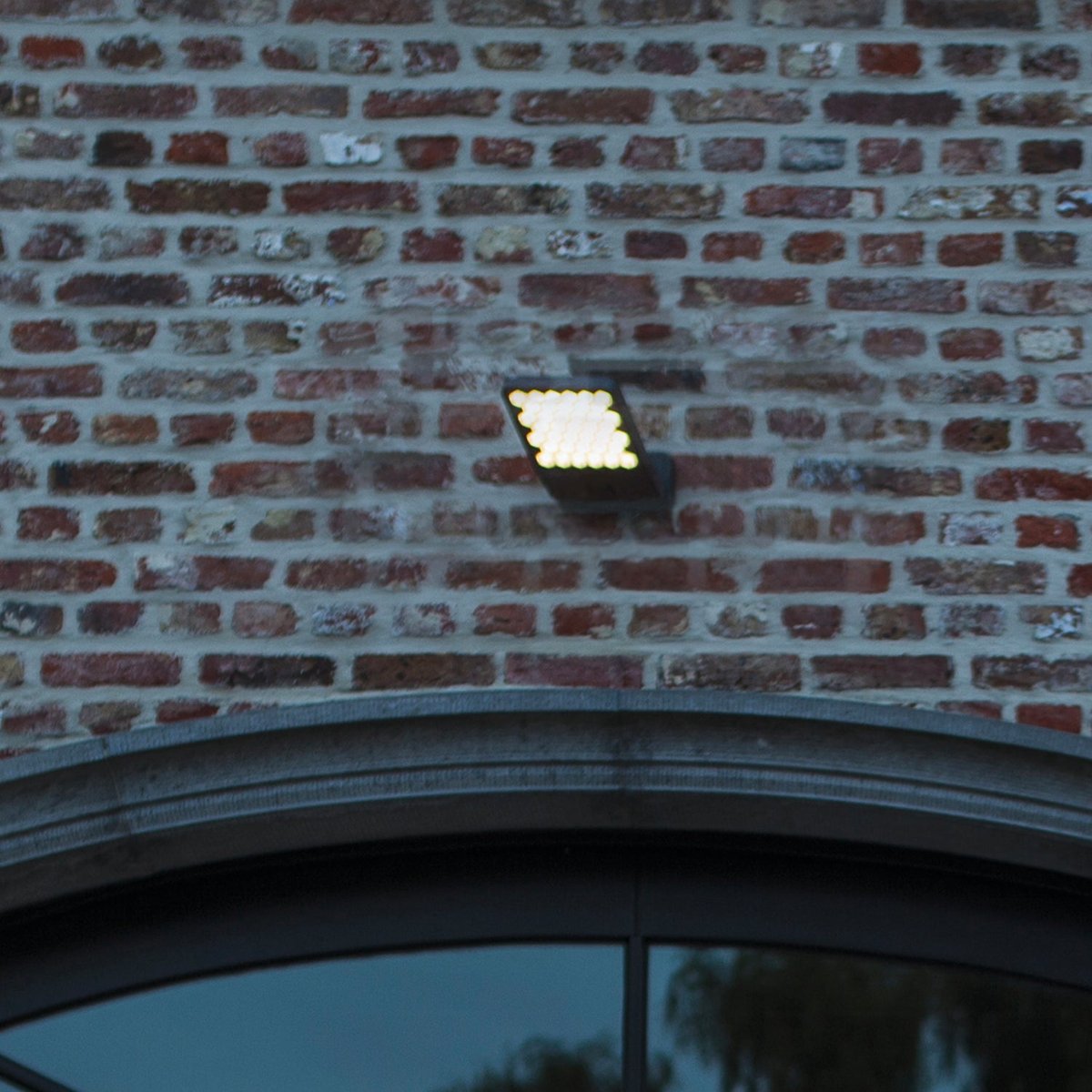 Applique murale secteur ATLANTIS GREY SENSOR LED H12,4cm dark grey, LUMISKY