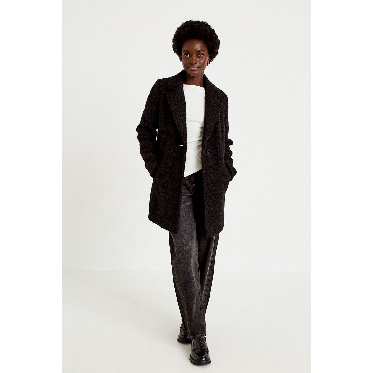 Manteau droit mi-long col tailleur noir, CACHE CACHE