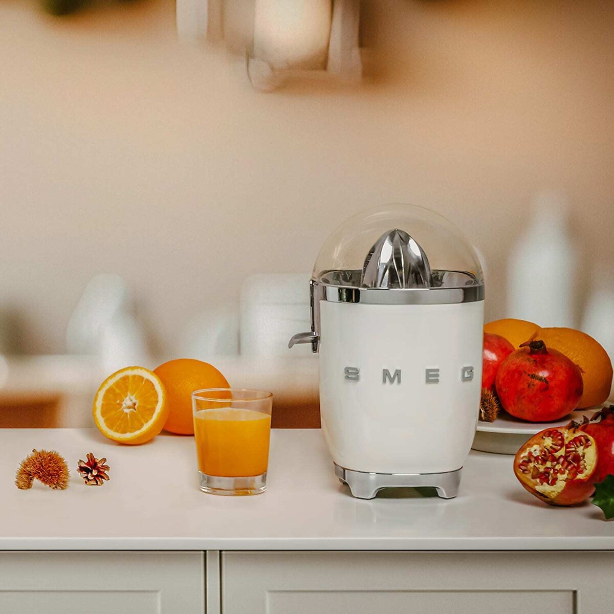 Retro 70W Citrus Juicer - CJF11 white, SMEG