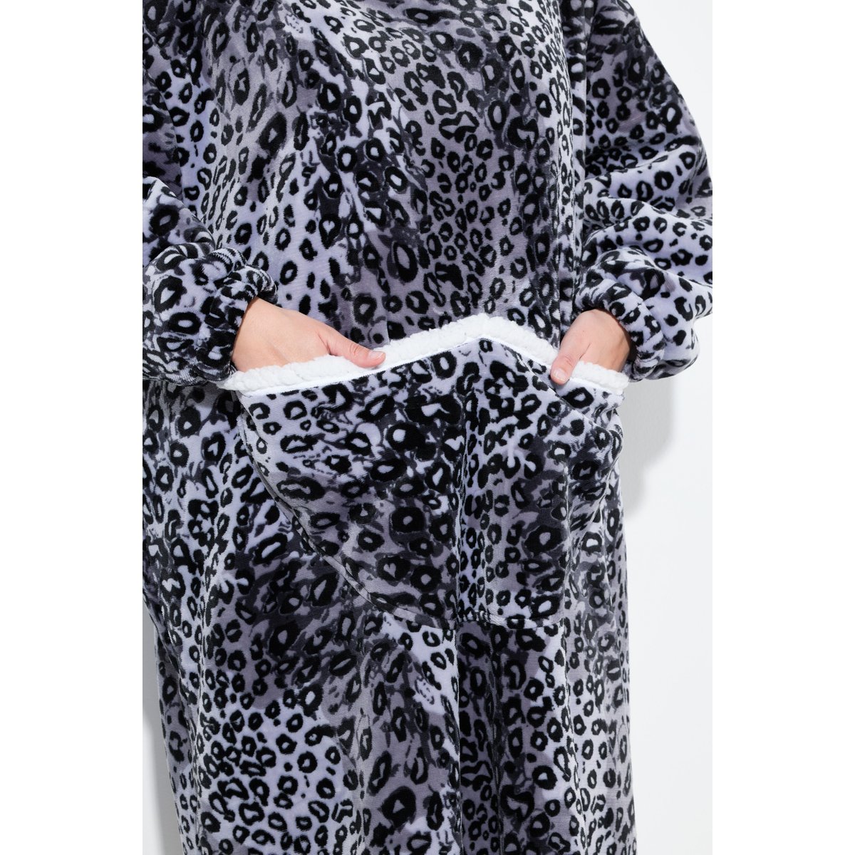 Poncho d'intérieur à capuche et gris foncé, ULLA POPKEN