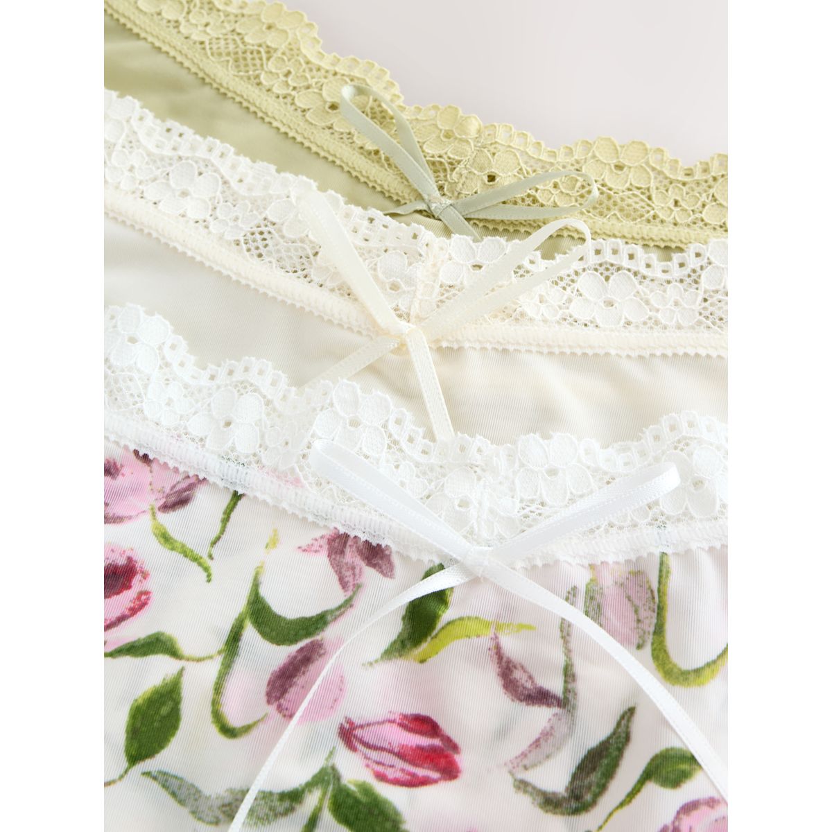 Culotte en dentelle et microfibre, lot de 3 crème/vert/tulipe, NEXT