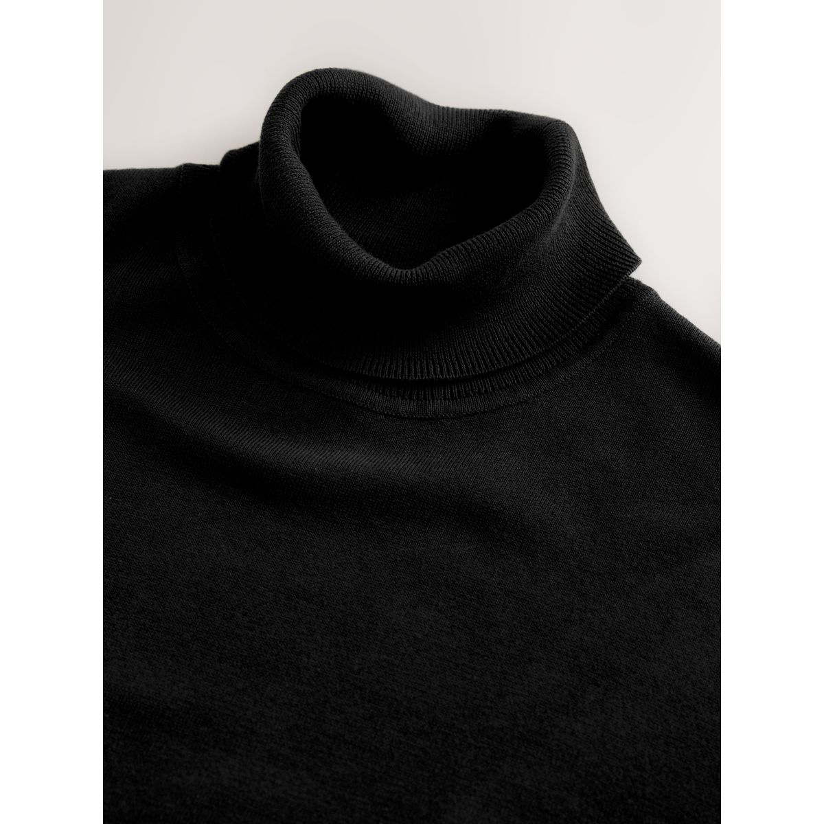 Pull col roulé regular en coton majoritaire noir, NEXT