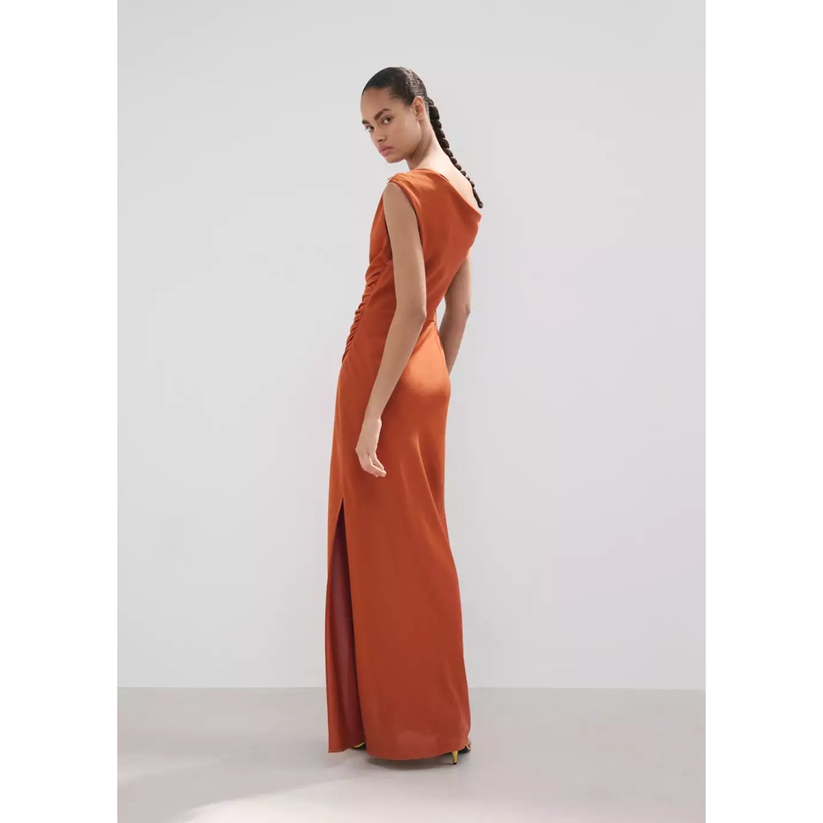 Robe asymétrique froncée orange, MANGO