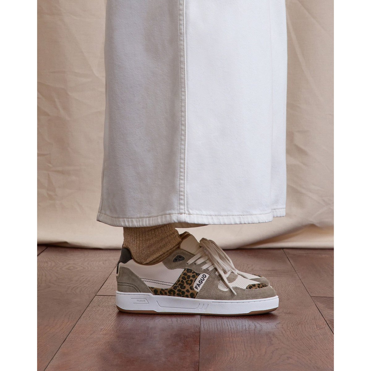 Baskets basses cuir suede CEIBA écru et léopard, FAGUO