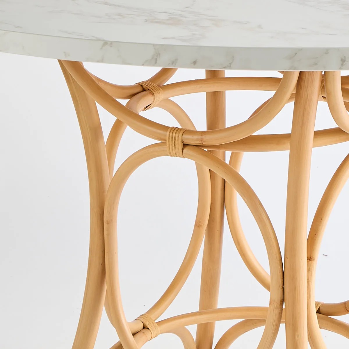 Table ronde en rotin GINGKO plateau stratifié blanc, KOK