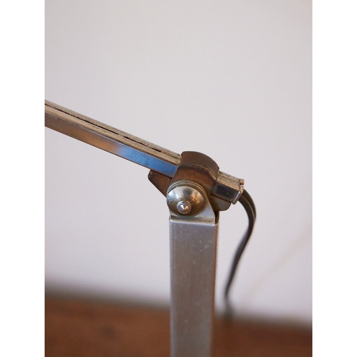 Lampe de bureau en métal vintage Julia N°1064 - Bon état argenté, DEBONGOUT