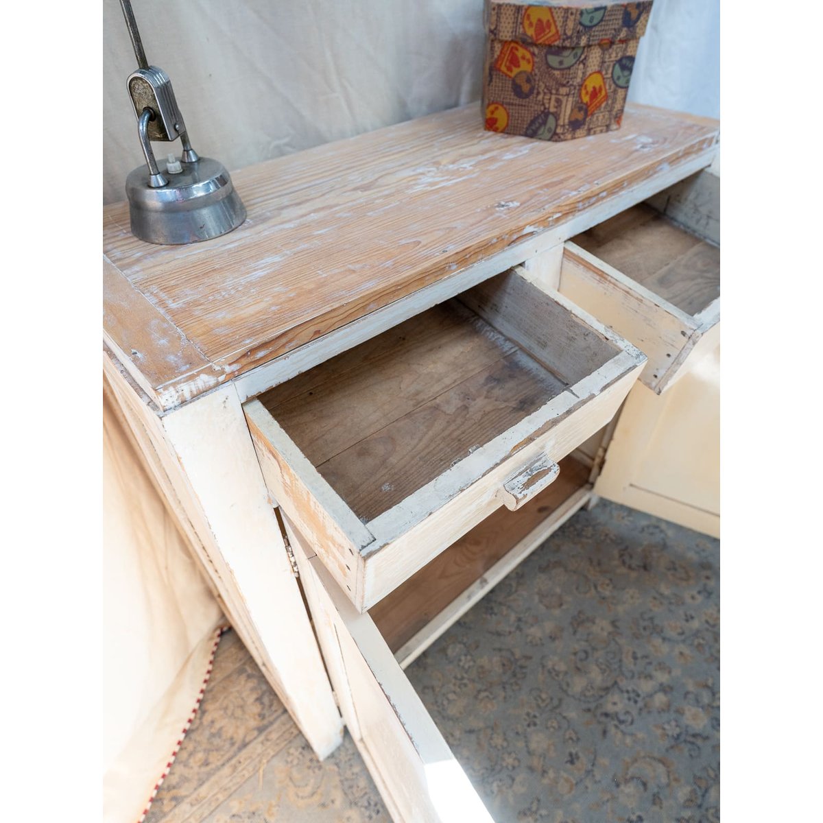 Buffet parisien blanc patiné Gilbert N°820 - Bon état blanc, DEBONGOUT