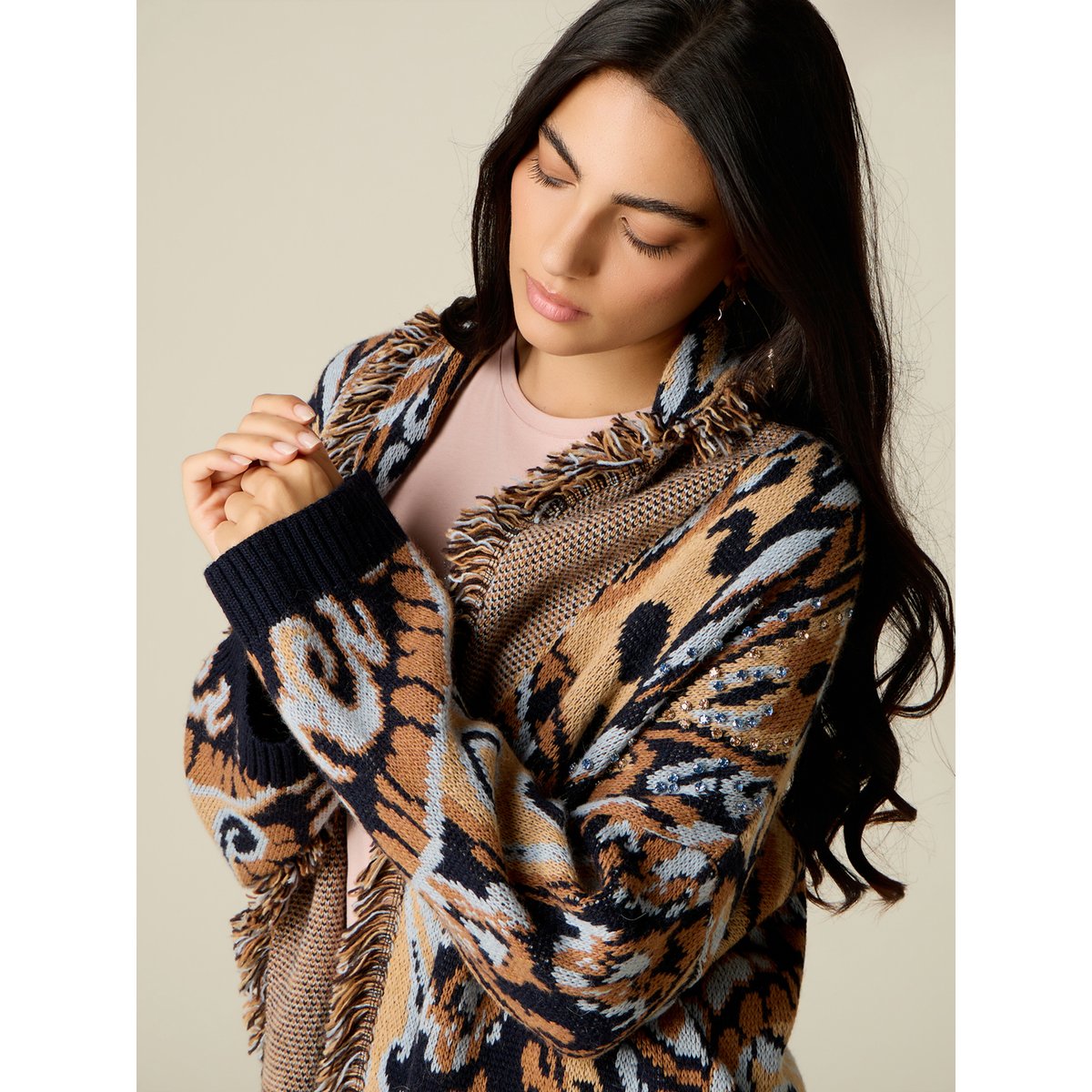 Cardigan long avec franges et cristaux beige, OLTRE