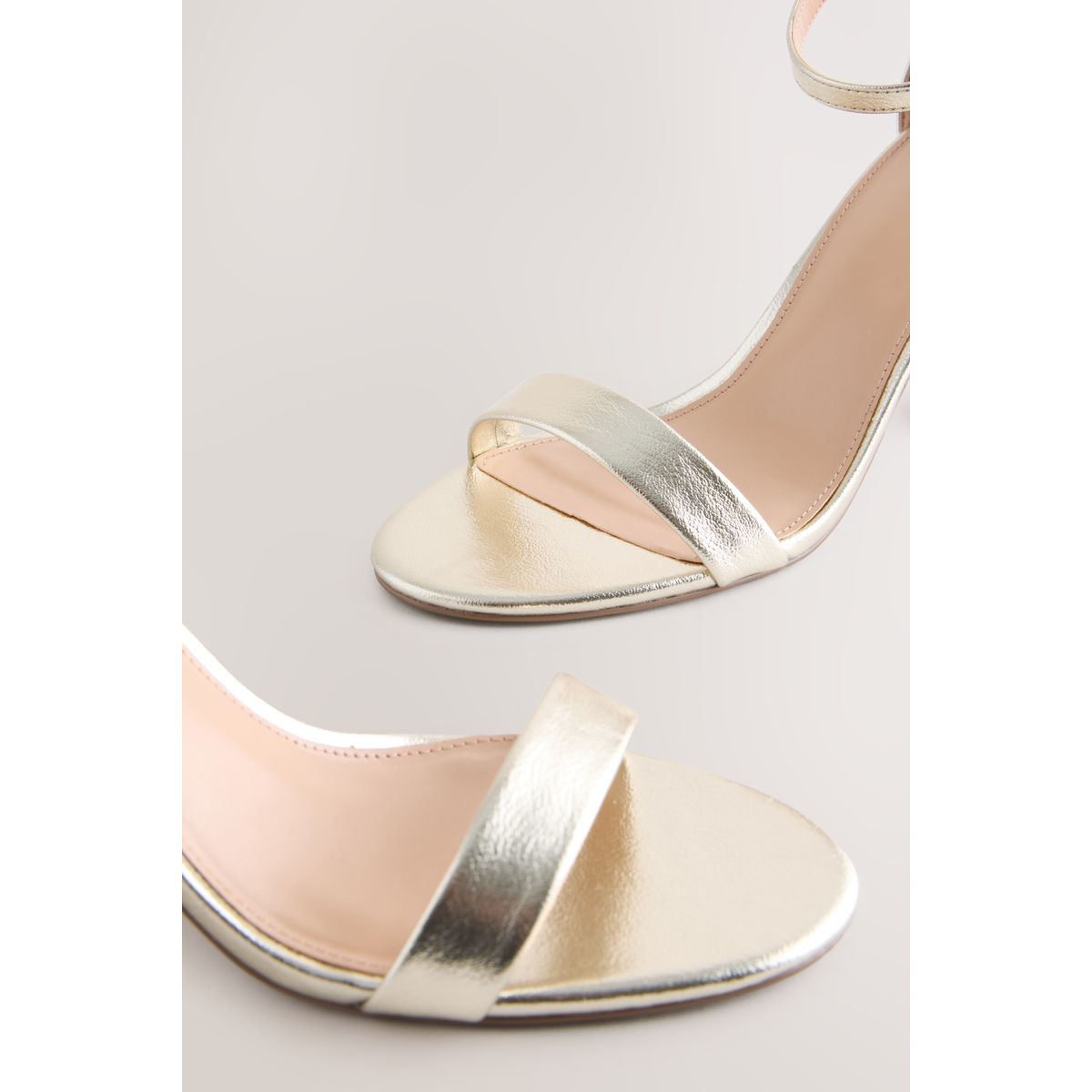 Sandales à talons carrés doré, NEXT