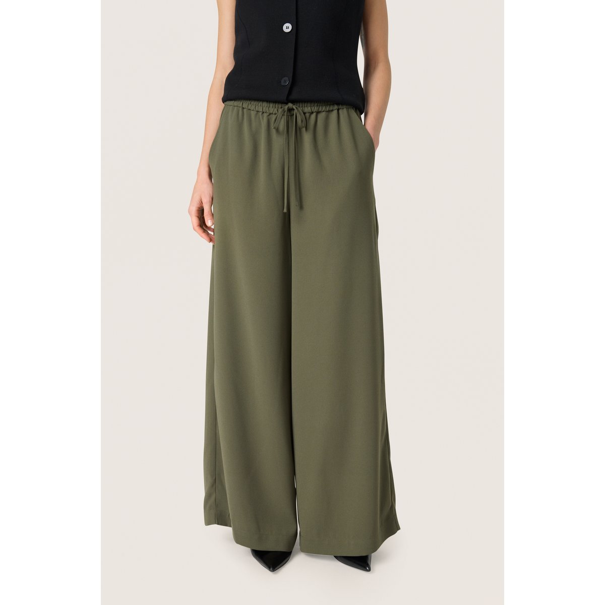 Pantalon Casual vert grape leaf, SOAKED IN LUXURY