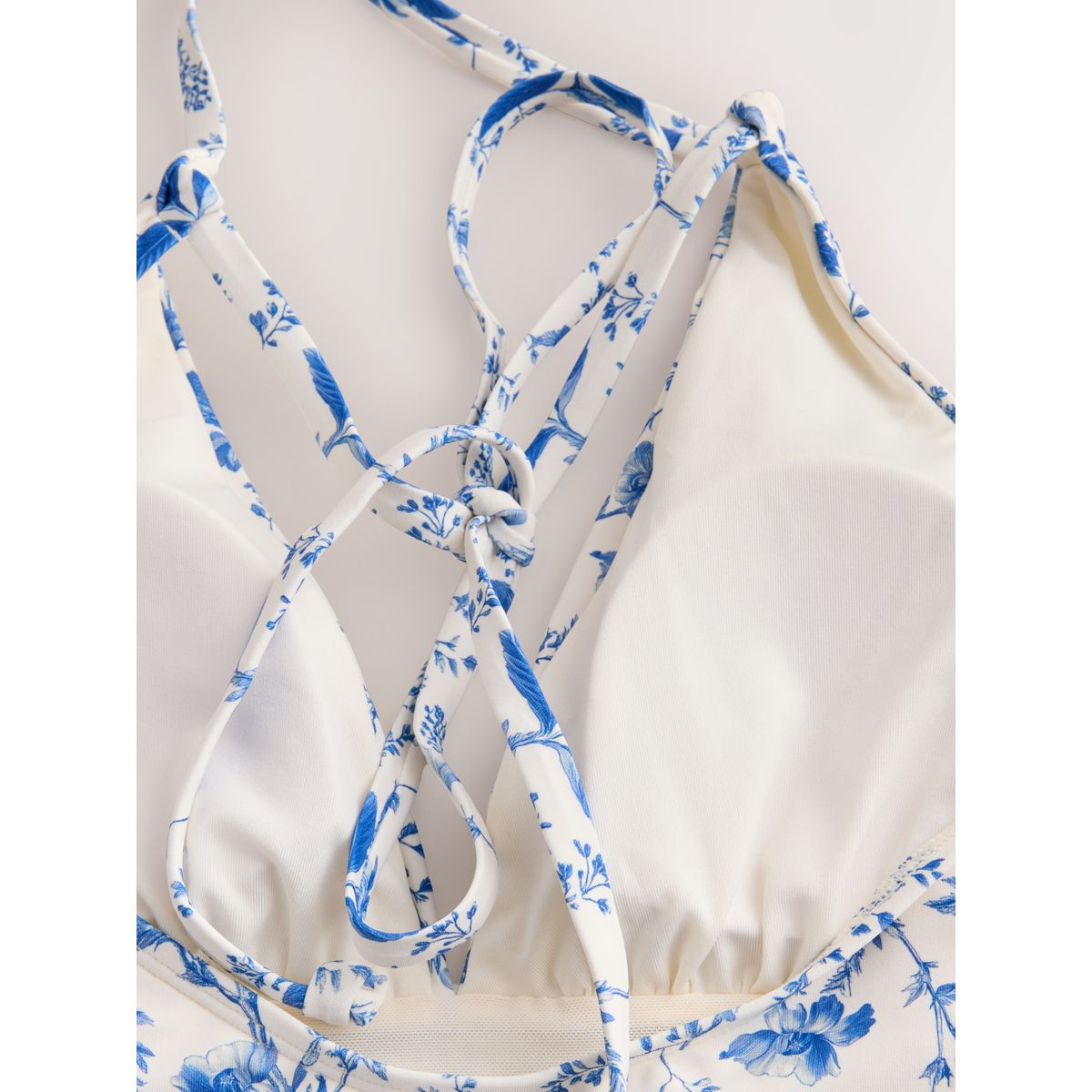 Haut de tankini gainant à dos nu crème/bleu à petits motifs floraux, NEXT