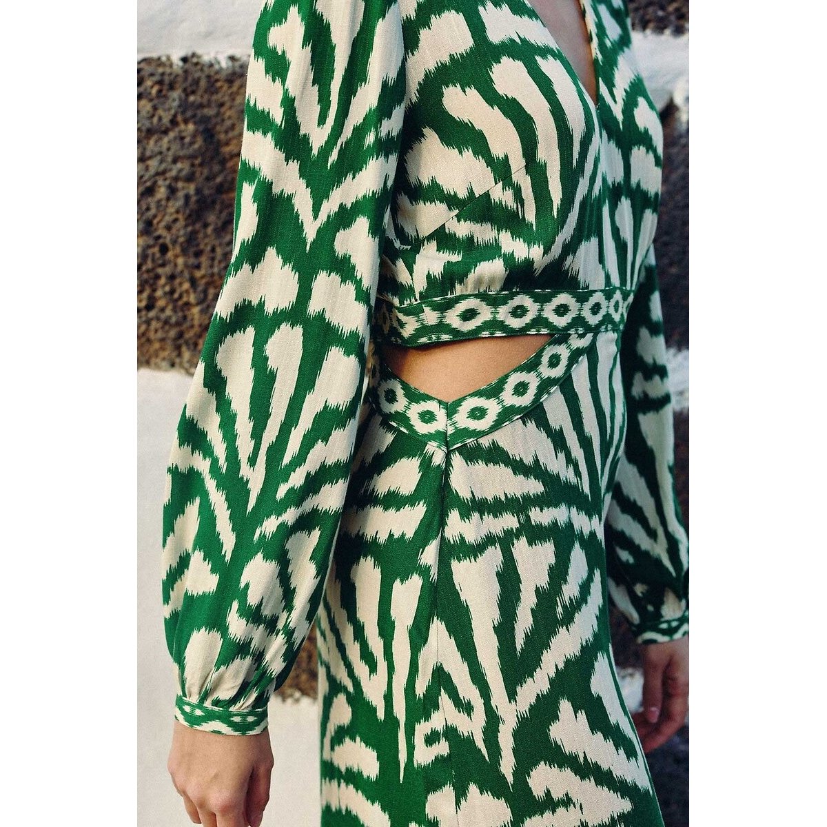 Royce Printed Midi Dress with V-Neck and Cut-Out Details green print, LA PETITE ETOILE