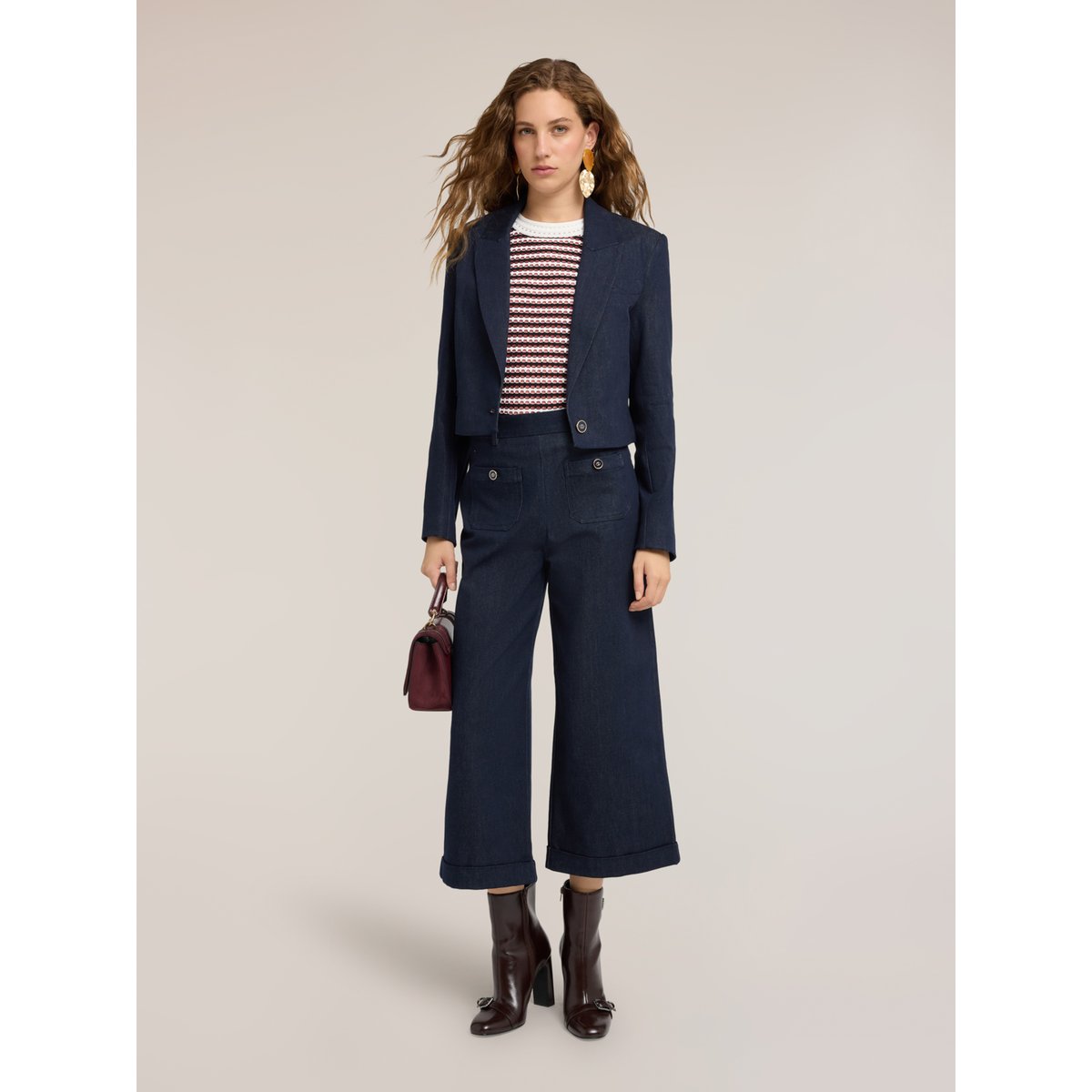 Veste Spencer bleu, MOTIVI