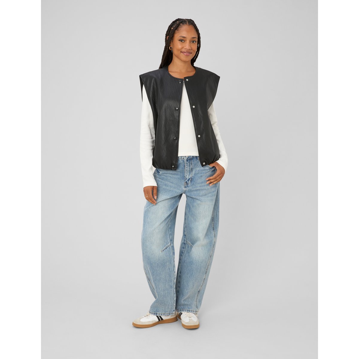 Gilet sans manches en tissu enduit noir, BZB