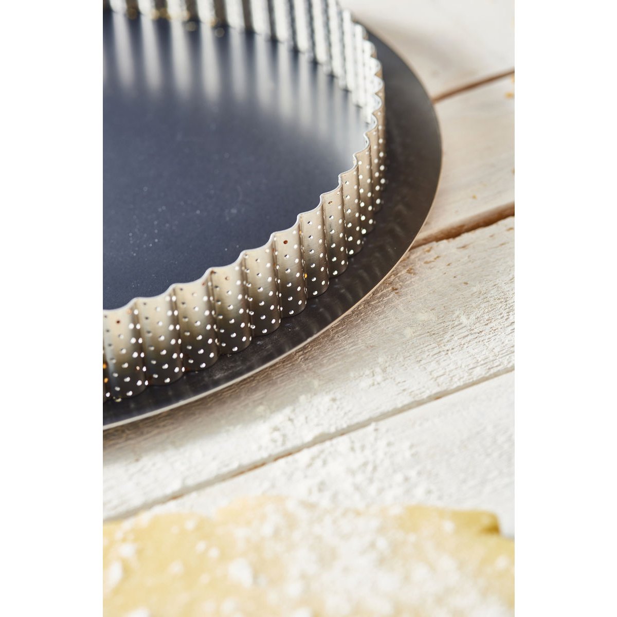 Cercle à tarte perforé cannelé ø24 cm - acier inoxydable gris, DE BUYER