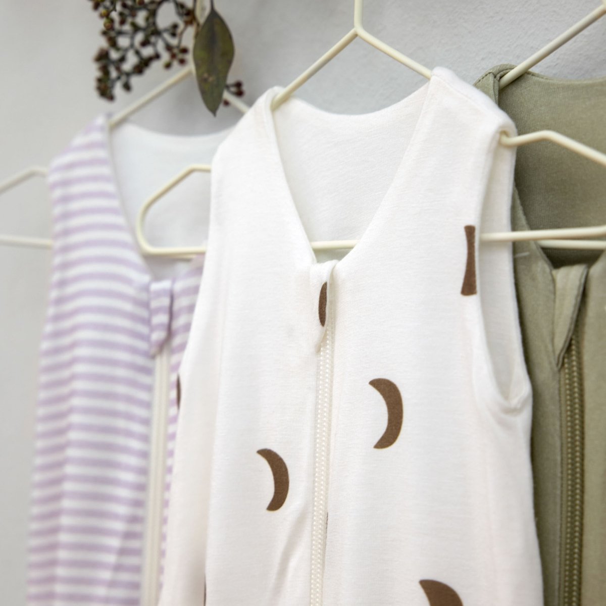 Combinaison pour dormir vert olive, blanc, LASSIG