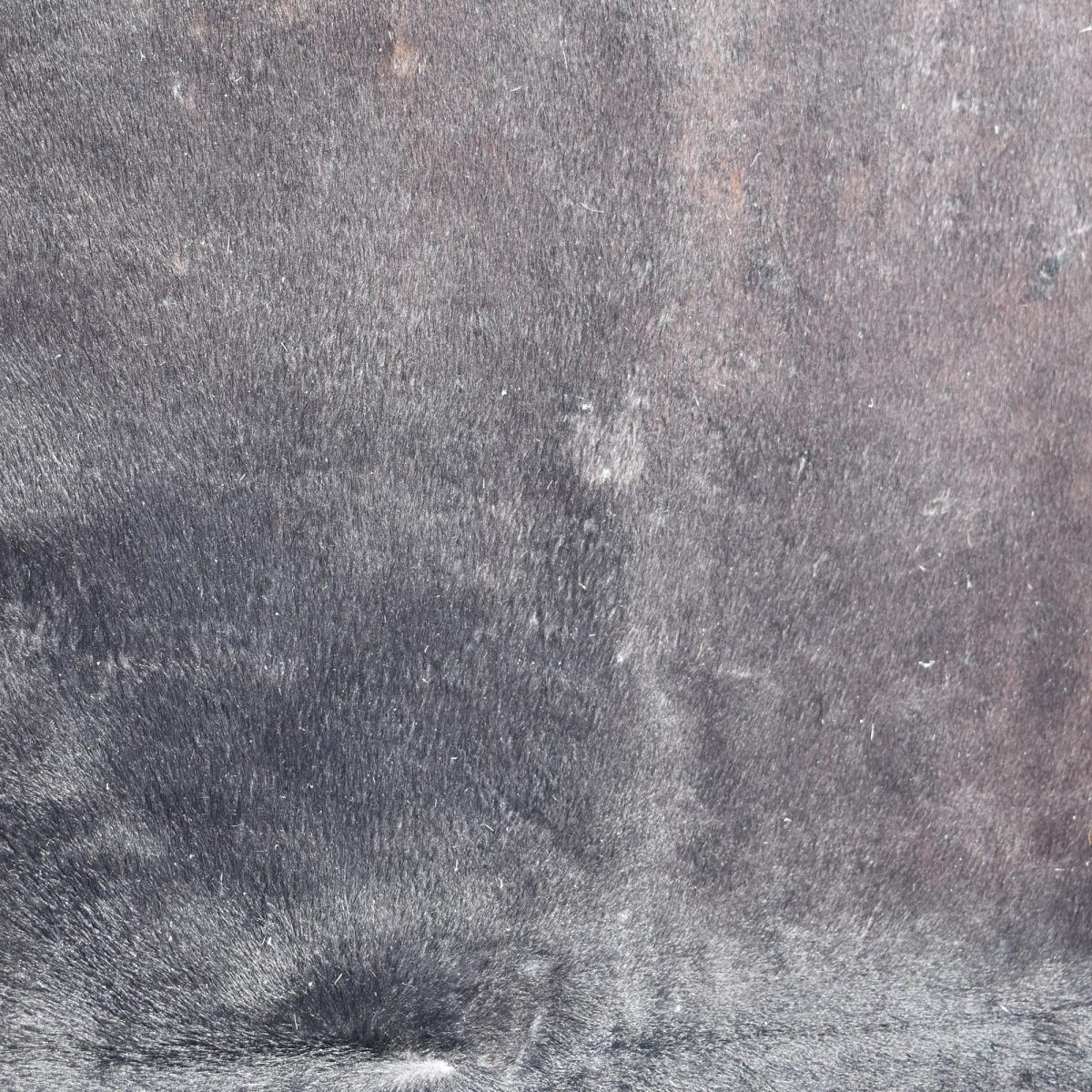 Tapis peau de vache kilm fait à la main noir, UN AMOUR DE TAPIS