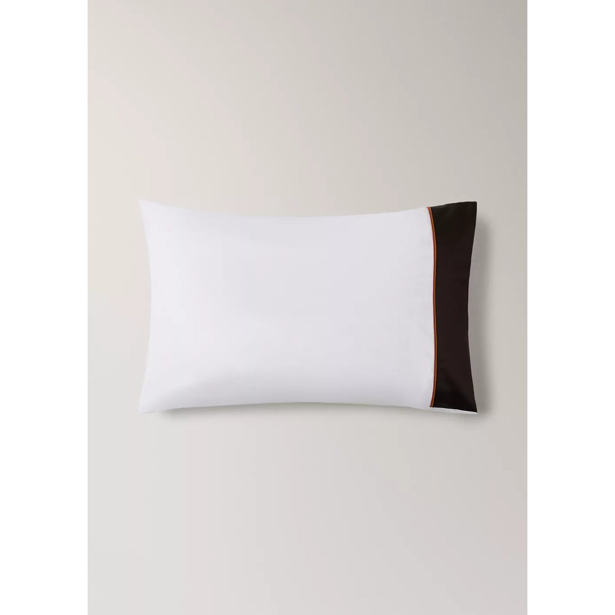 Deux taies d'oreiller en coton avec bordure en satin et passepoil contrasté, 50 x 75 cm écru, MANGO HOME