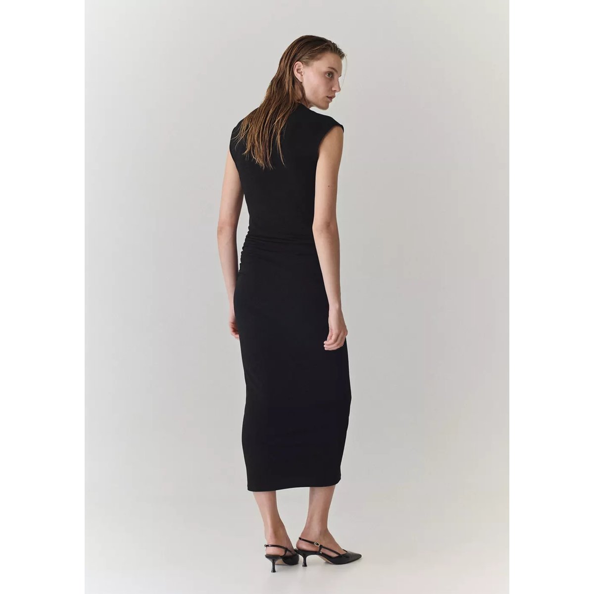 Robe midi drapée noir, MANGO