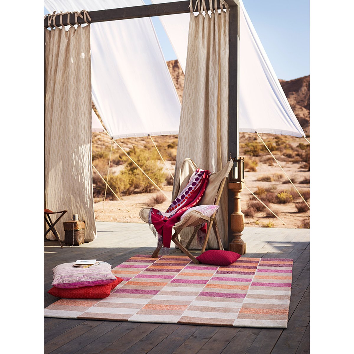 Tapis tufté avec motif rayures et damier ,  FIDA taupe, beige et baie, ESPRIT