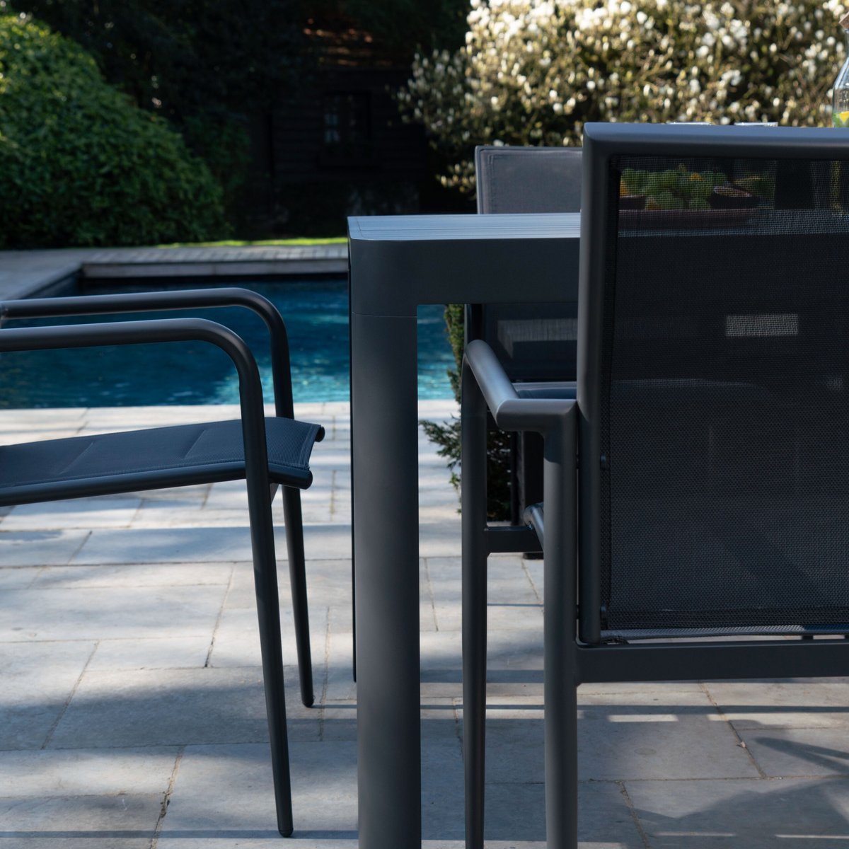 Ensemble Carrée 4/8p alu et 6 fauteuils COMO gris, WILSA GARDEN