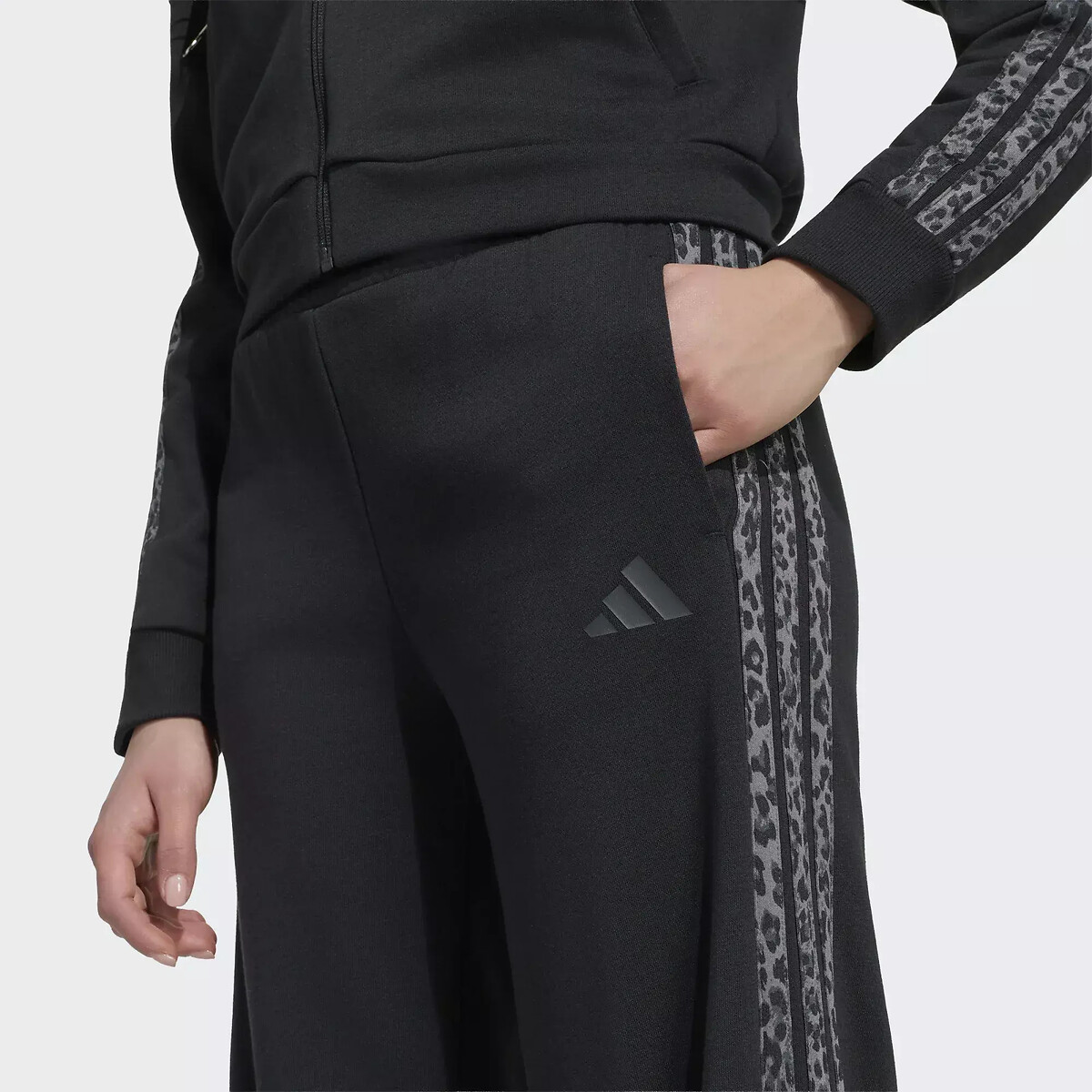 Wijdvallende joggingbroek met strepen in luipaardprint zwart, ADIDAS SPORTSWEAR