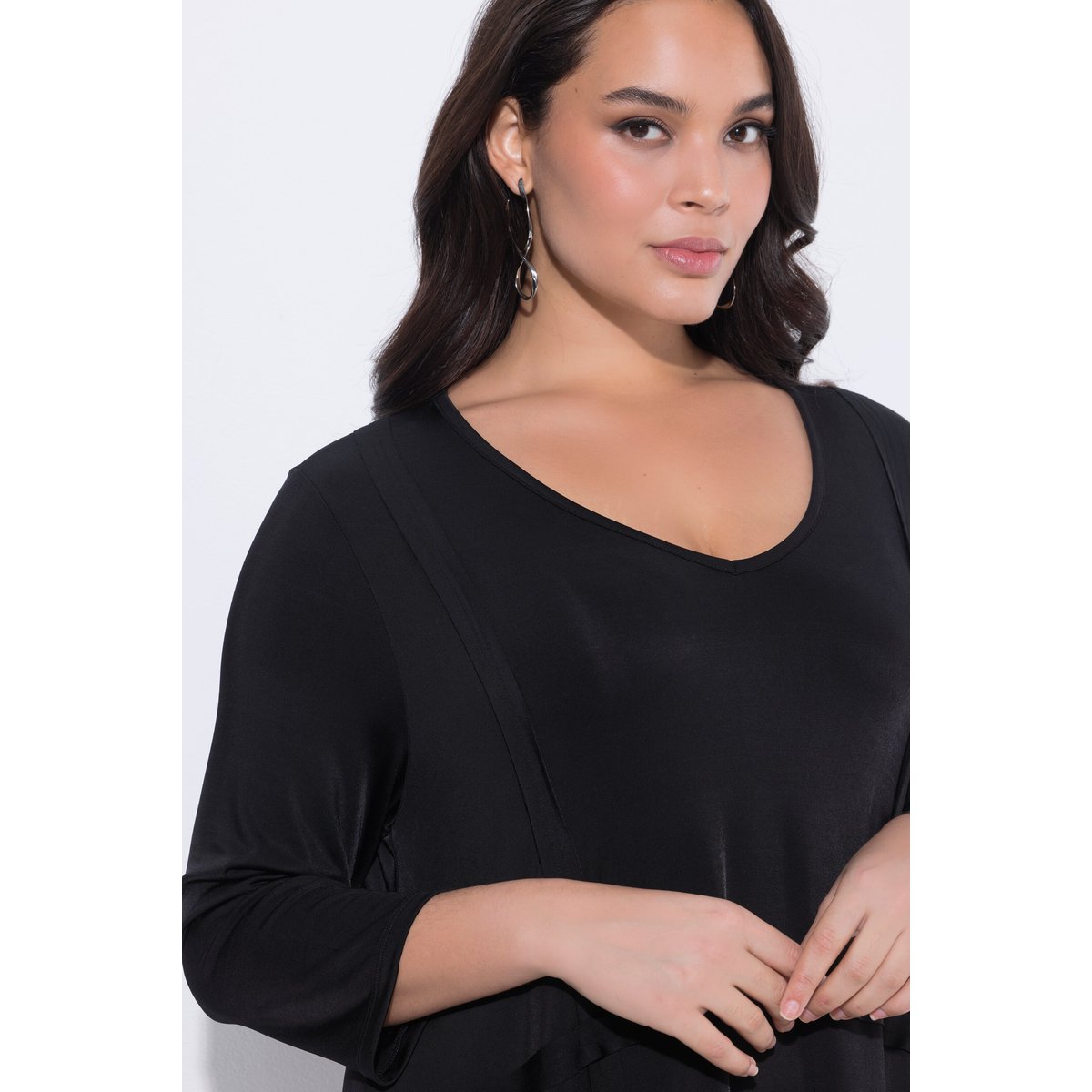 Robe en pointe, au tombé fluide noir, ULLA POPKEN