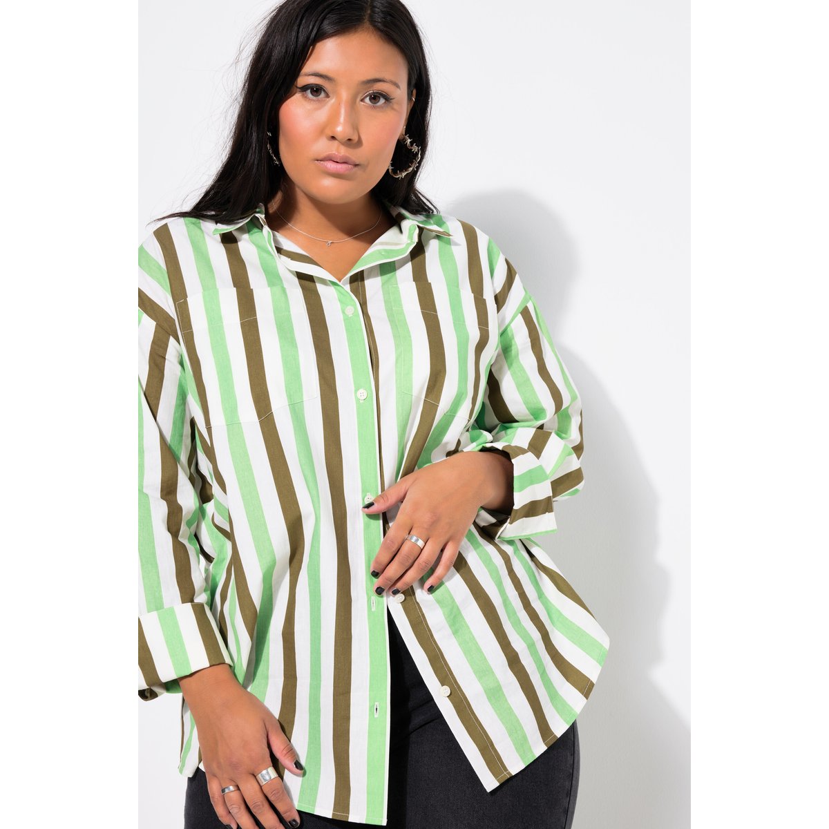 Chemisier oversize. Manches longues et motif olive foncé, STUDIO UNTOLD