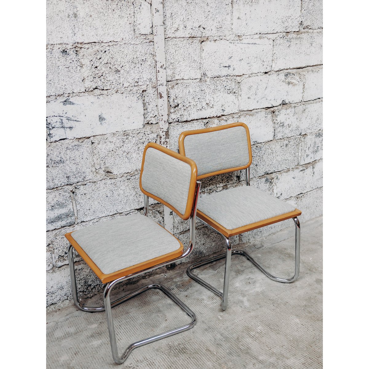 Paire de chaises Breuer Alma N°345 - Bon état gris, DEBONGOUT