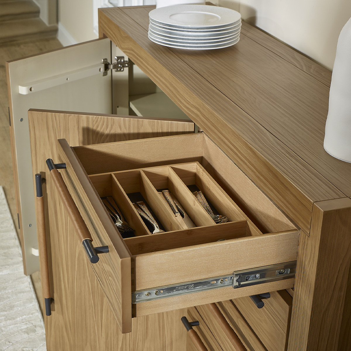 Buffet salon moderne en bois massif, 4 tiroirs, 2 portes MEGÈVE marron, ROBIN DES BOIS