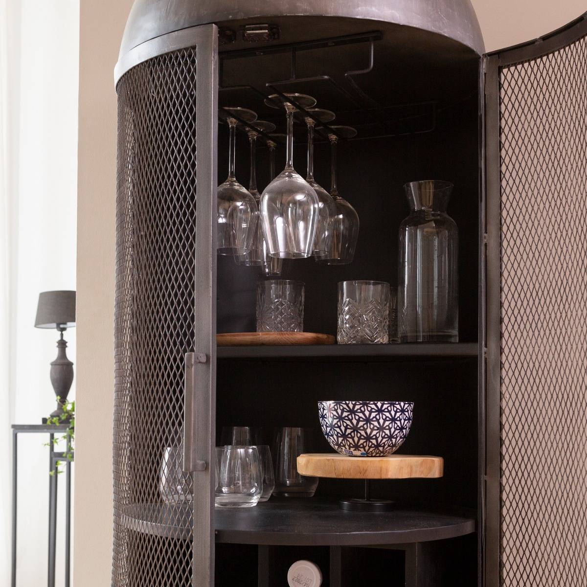 Meuble bar en métal arrondi LOCKER noir, MADE IN MEUBLES
