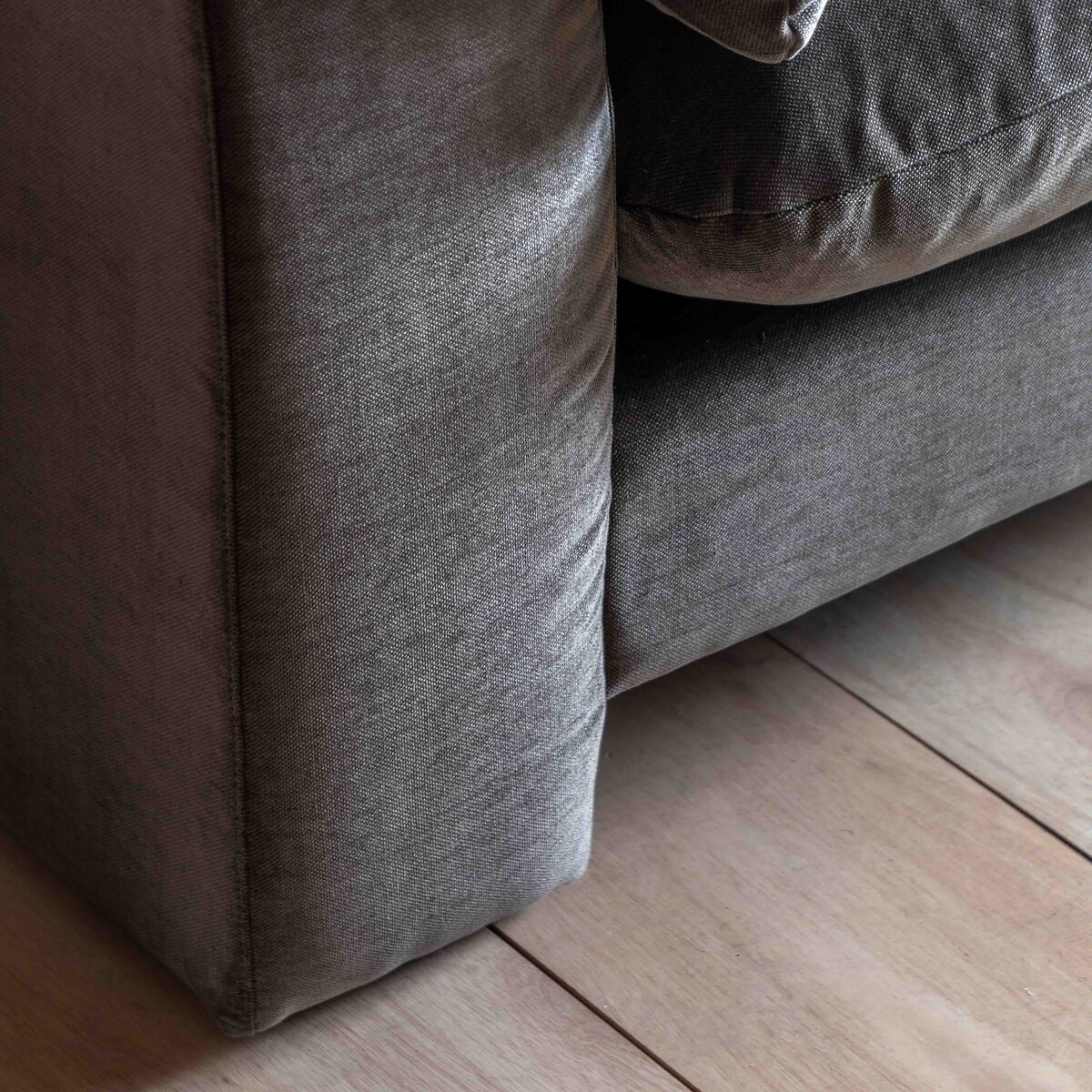 Koda Velvet Chenille Relaxed 4-Seater Sofa moody, ÉDITÉ