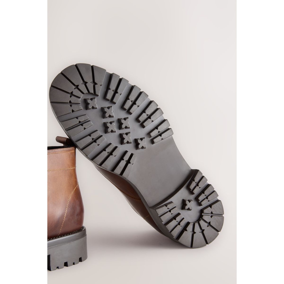 Bottines chukka à semelle épaisse marron fauve, NEXT